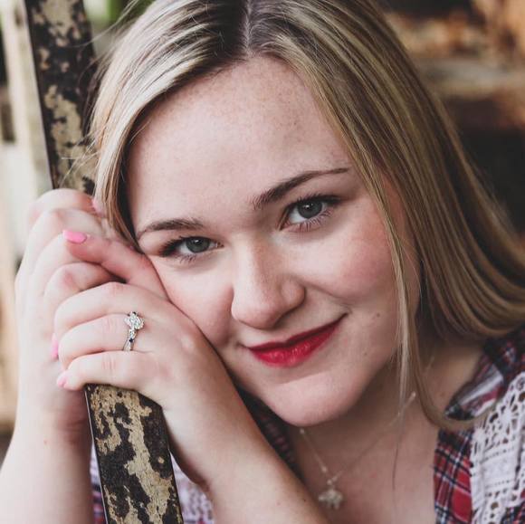 Meet your Posher, Lauren - Picture 1 of 1